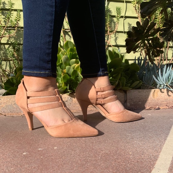 New T- strap mid heels only 10 left - Picture 2 of 8